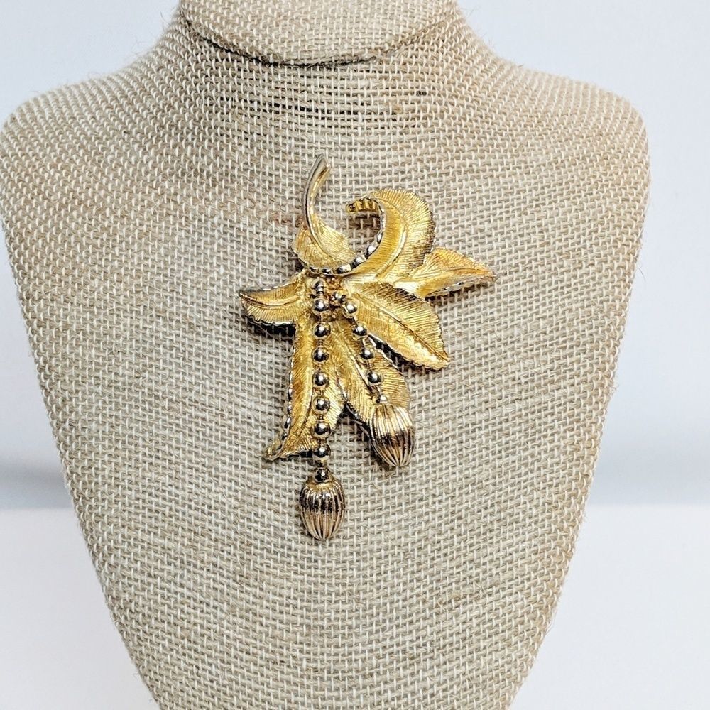 Vintage Hollywood Gold Tone Leaf Acorn Floral Dangle Brooch